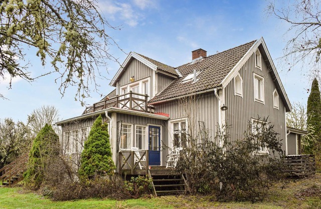 Beautiful vacation apartment with cozy furnishings near the lake.