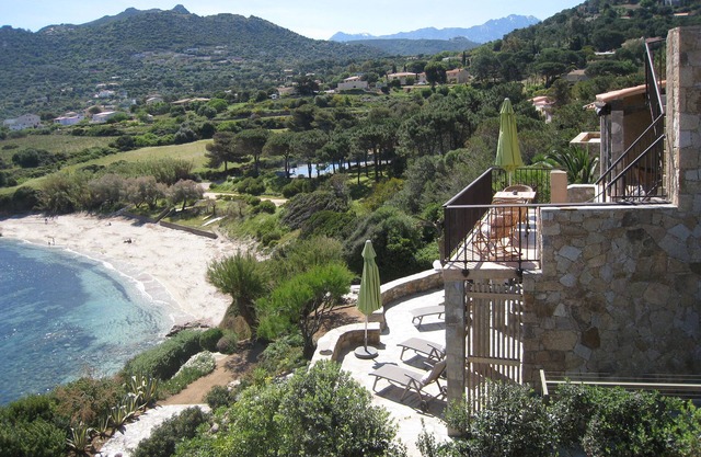 Beautiful vacation home by the sea with direct access to the beach, near Ile Rousse