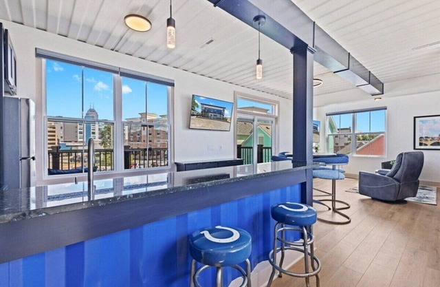 Beautiful Views of Indy Skyline! Custom Home