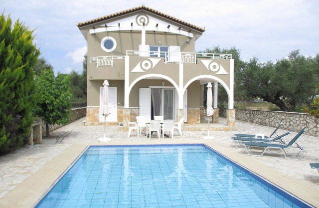 Beautiful Villa Ella with private pool. E.O.T Licence MHTE 0428K9200476001