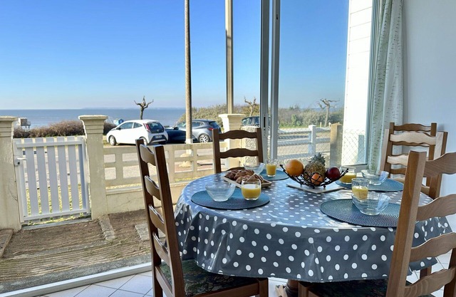 Beautiful villa for 6 people with WIFI, TV, pets allowed and parking