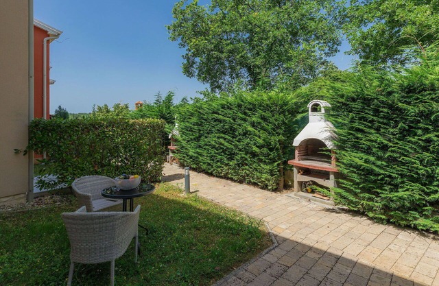 Beautiful villa for 6 guests with WIFI, A/C, private pool, TV, terrace, pets allowed and parking