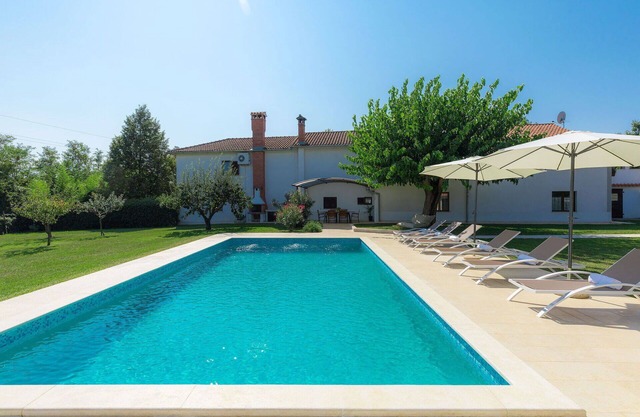 Beautiful villa for 7 people with A/C, private pool, WIFI, terrace, pets allowed and parking