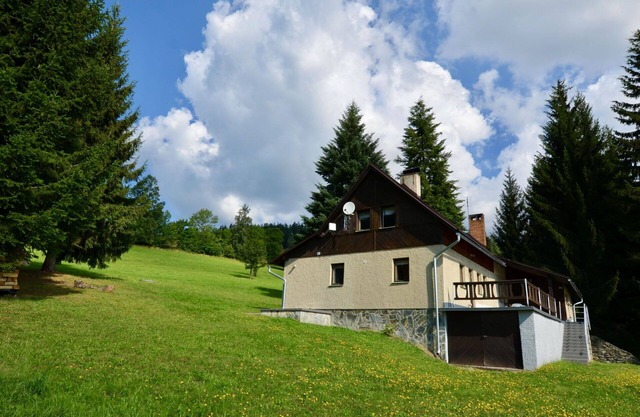 Beautiful villa for 6 guests with WIFI, TV, terrace, pets allowed, panoramic view and parking