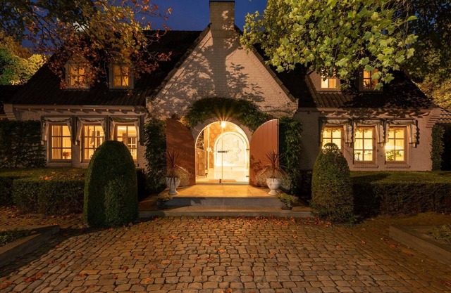 Beautiful Villa in Drunen with Private Heated Pool