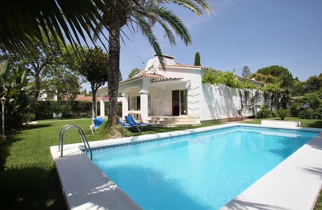 Beautiful Villa La Caracola with Private heated Swimming Pool and Jacuzzi