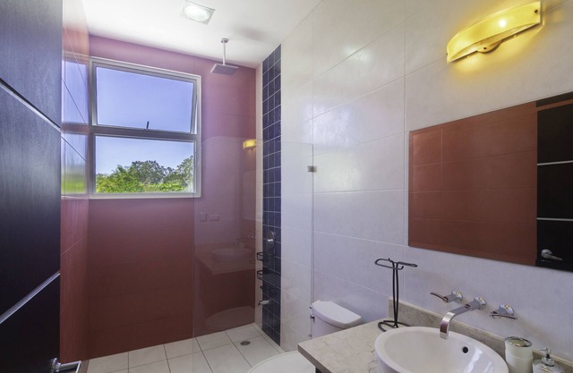 Beautiful Villa w/private pool - 8 min from the beach!