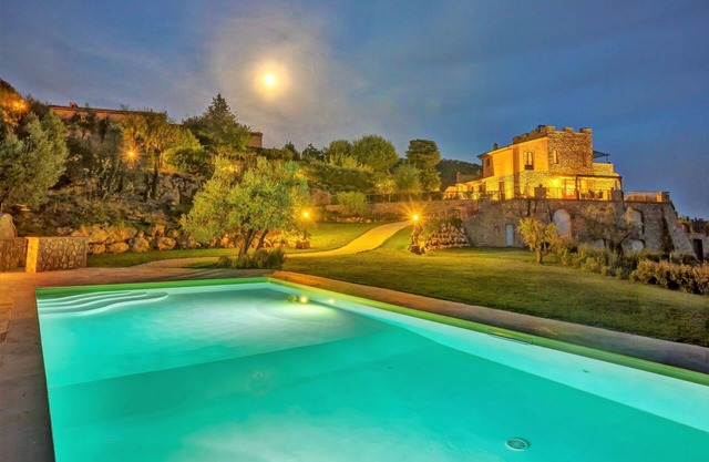 Beautiful villa with A/C, internet, private pool, TV, patio, panoramic view, close to San Gimignano