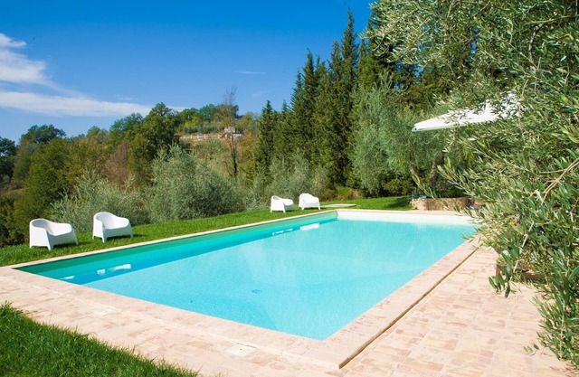 Beautiful Villa with large pool close to Rome in the Sabina Hills 6-14 guests