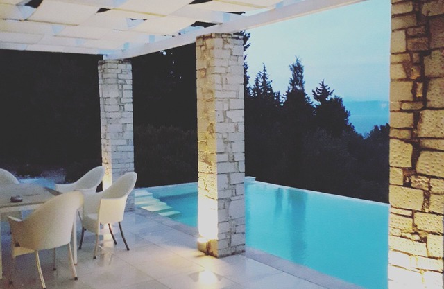 Beautiful Villa with pool, close to LOGGOS and Levrechio beach
