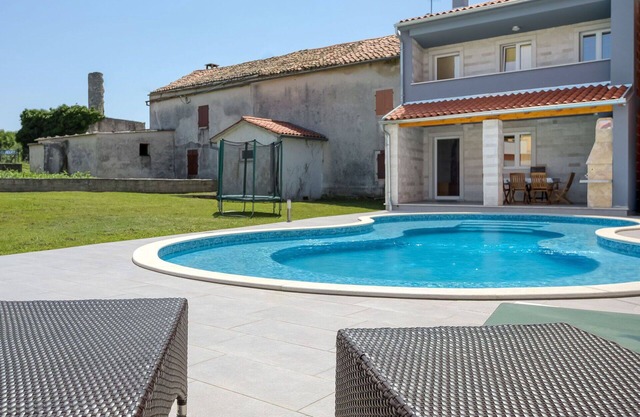 Beautiful villa with private pool, A/C, WIFI, TV, terrace, pets allowed, panoramic view and par.