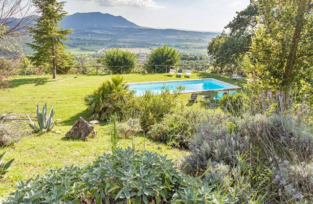 Beautiful Villa with Swimming Pool and Large Garden in Sabina close to Rome