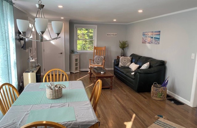 Beautifully appointed 2 bedroom with access to a private beach!