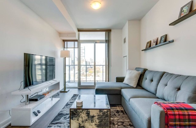 Beautifully Designed Modern Condo - Sleeps 4