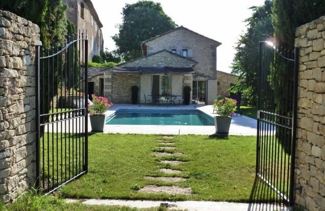 Beautifully Renovated Sheepfold, Steps away from a typical "Perched" Village
