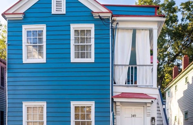 Beautifully Restored Downtown Apartment