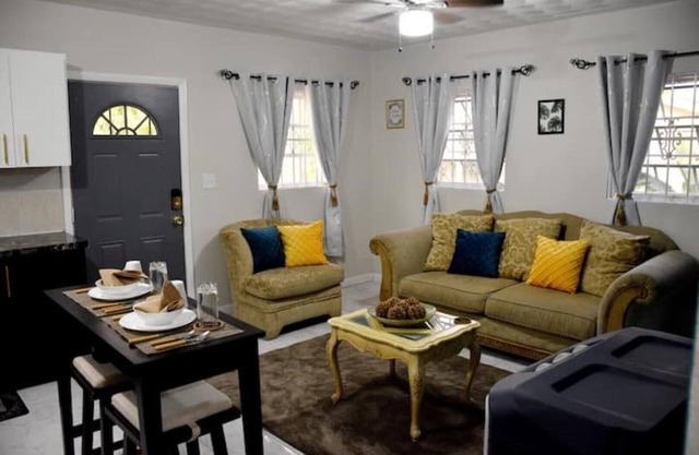 Beautifully Spacious 1BDR/FREE PARKING