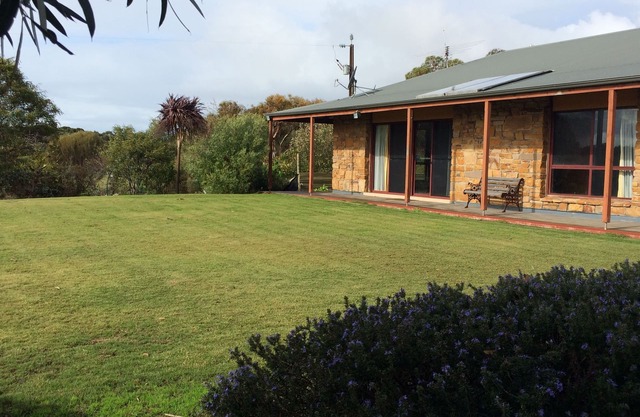 Bee’s Place 3 Bedroom home on 10 acres of land with distant sea views of Emu Bay