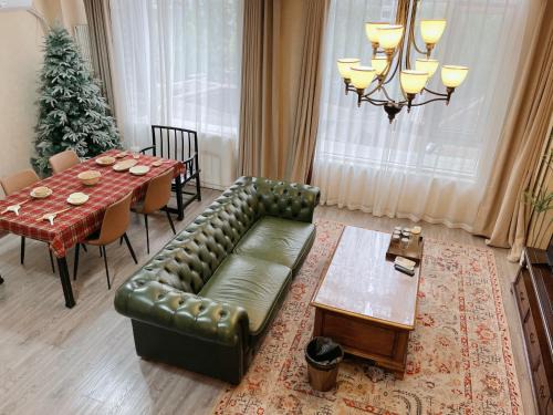 Beijing City center - Luxurious duplex family flat