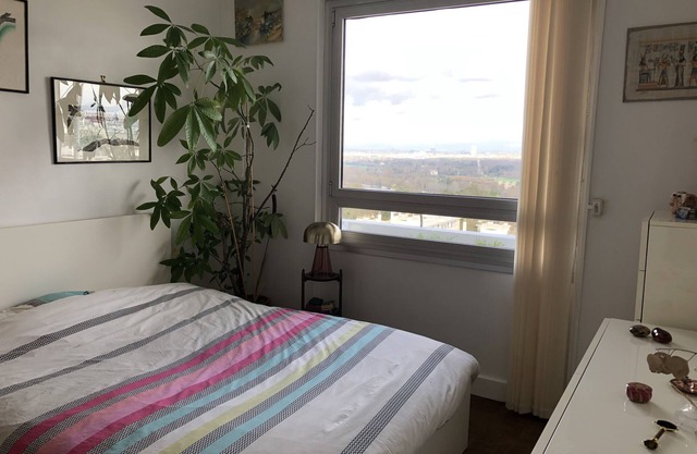 Bel Appartement- Terrasse. Vue Exceptionnelle Paris à 15 mn Train, Tram, bus