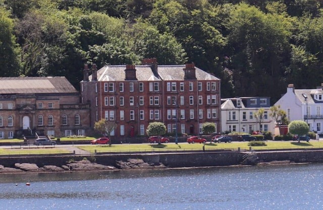 Bellevue Bute, luxury 2 bedroom, 2 bathroom sea view flat in Rothesay