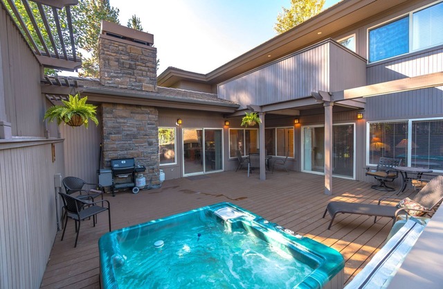Bend Westside Townhome at Broken Top Club