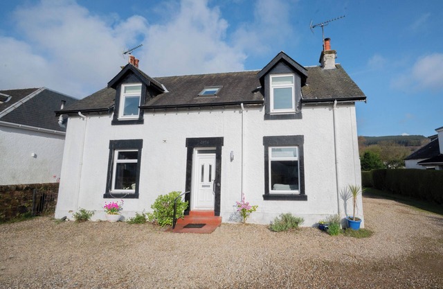 Benoronsay 4 bedroom holiday home, Lamlash, Isle of Arran. Pet friendly