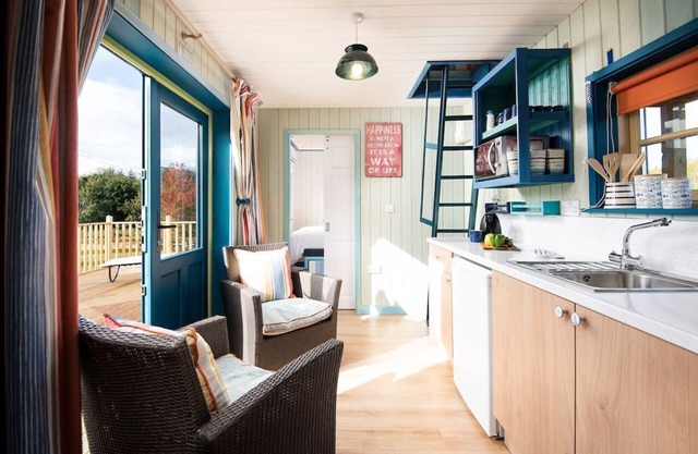 BERRINGTON BEACH HUT - 4 miles from beach, 7.5 miles to Berwick, sleeps 2+2