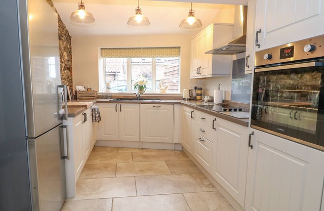 BERTELLE, character holiday cottage in Grimston