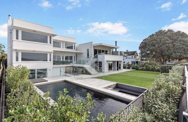 Bespoke Stays - Coastal Luxury at Cheltenham Beach