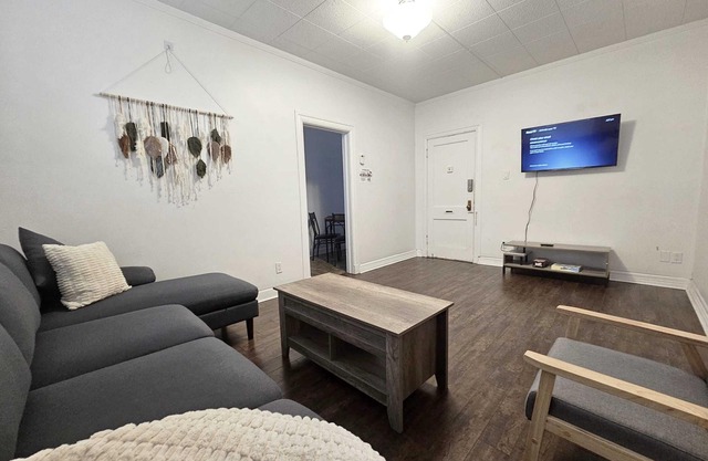 Best Airbnb in MJ Sleeps 2 Parking Coffee