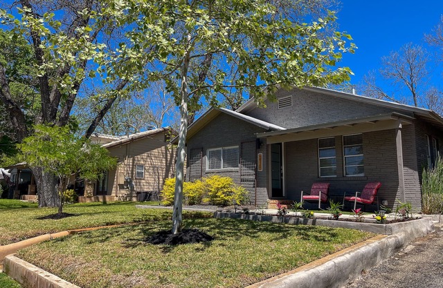Best Location in Town - Steps from downtown, wine shuttles, restaurants, etc.