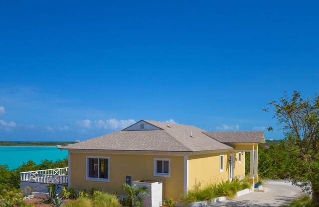 Best View in Exuma, Close to Lovely Beach - Solar, Water Pressure system & pool
