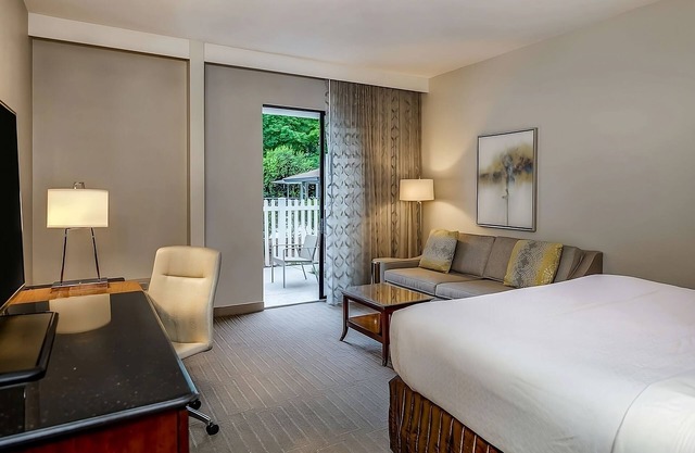 Better Choice for your Vacation! Parking, Pools! Near Charlotte Nature Museum