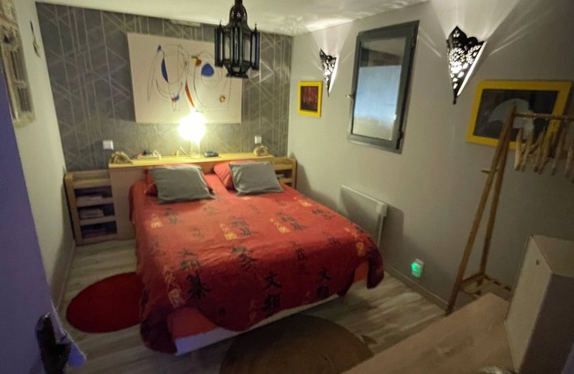 Between Périgord and Lot, in the heart of an authentic village near the Dordogne.