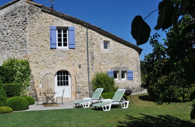 BETWEEN PROVENCE AND ARDECHE MAS CHAZEL GUEST HOUSE NEAR UZES, NÎMES