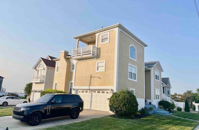 Big, newly renovated 6BR Bayview Home.