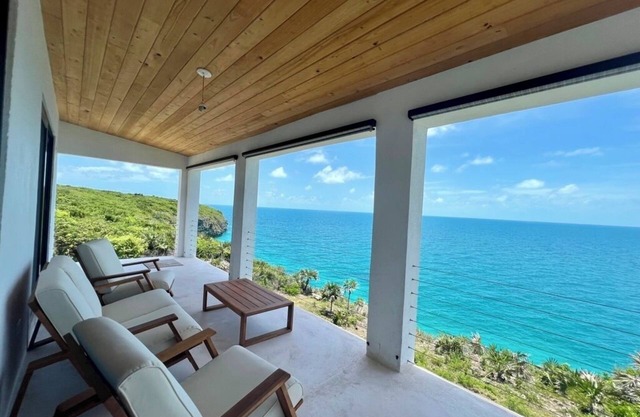 Big Pink:nmid-century modern 2bedroom oceanfront home on cliffs of Gregory Town