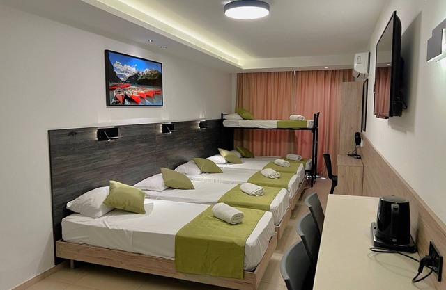 Black 11: Two-Bedroom Apartment in St. Julian's
