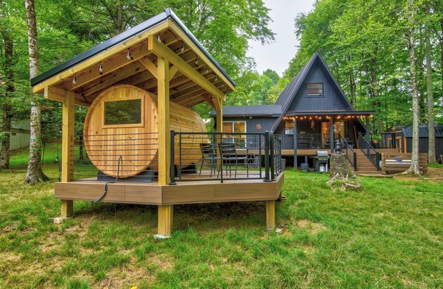 Black Bear Shack and Sauna - Beech Mountain modern A Frame, sauna
