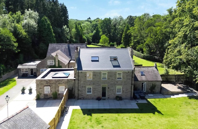 Black Bee Cottage - UK39899