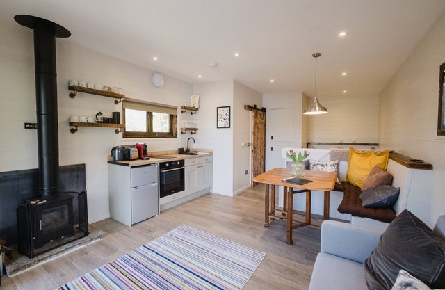 Black Moss, Cosy cabin