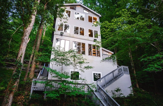 Blackberry Hill Shores Center Hill Lake