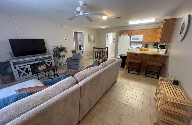 Blissful and Clean- 2 Bedroom Duplex