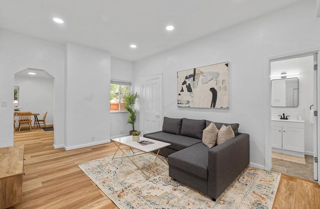 Bloomfield, Shadyside 2 Modern and Spacious Two Bedroom with Free Parking