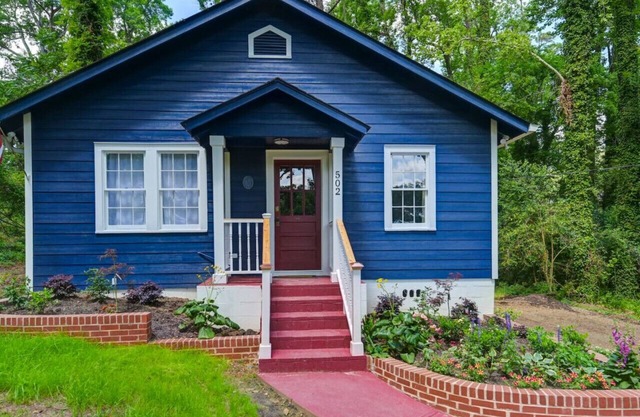 Blue Bungalow | 2BR 1BA | Lexington