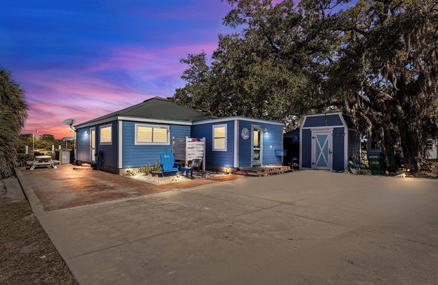 Blue Chair Key- Waterfront Home in Cedar Key!