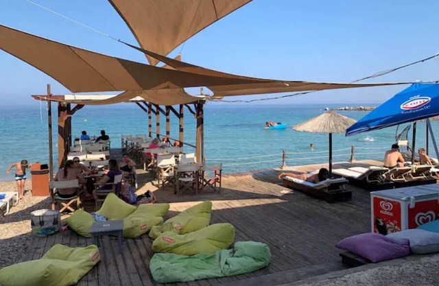 Blue Flag Award Winning Beach: Home 1