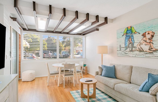 Blue Pacific 2 - Beachside Tugun Unit - Linen Provided - Min. 3 Nights!