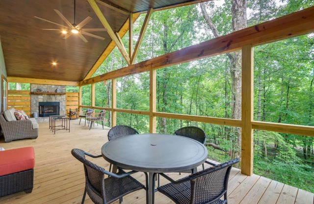 Blue Ridge Mountainside Cottage with Fire Pit!